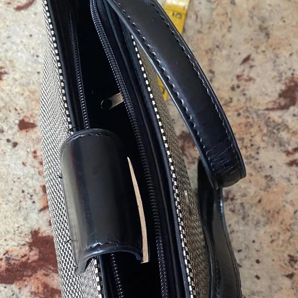 Elegant Black and White Clutch - Picture 8 of 12